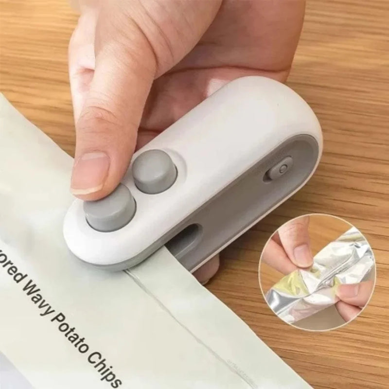 Mini Selador de Embalagem Recarregável USB com Cortador – Conservação de Alimentos e Vedação a Vácuo Portátil – CompraSmart™